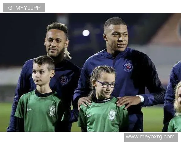 足球巨星如何看待篮球运动及其明星球员的表现与影响力分析