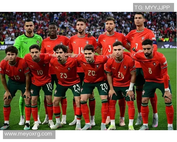 足球明星魅力瞬间半身照欣赏展现他们的风采与激情